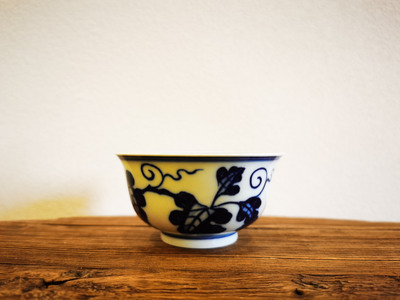 葡萄串纹柴窑青花杯